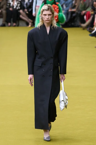 Look 19
